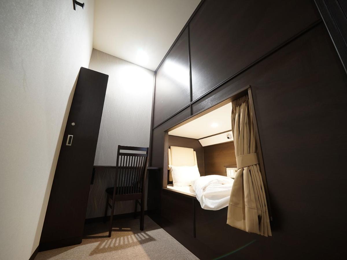 Wellcabin Tenjin - Male Only Fukuoka  Eksteriør bilde