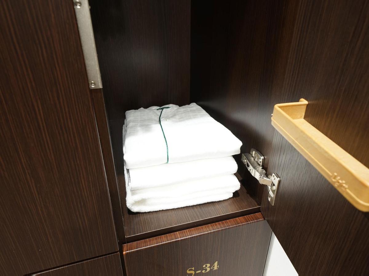 Wellcabin Tenjin - Male Only Fukuoka  Eksteriør bilde