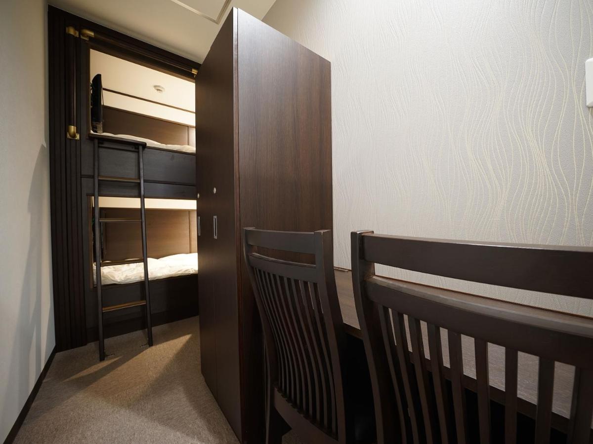 Wellcabin Tenjin - Male Only Fukuoka  Eksteriør bilde